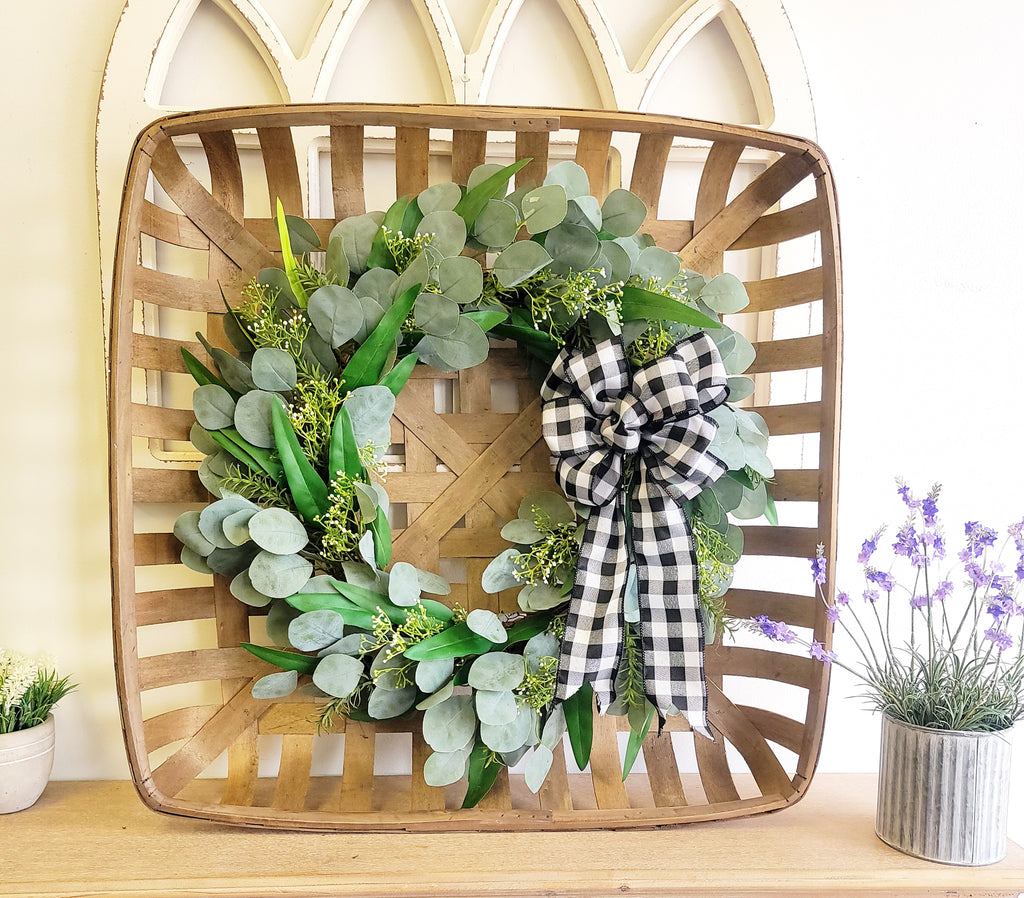 Tobacco Basket with Wreath