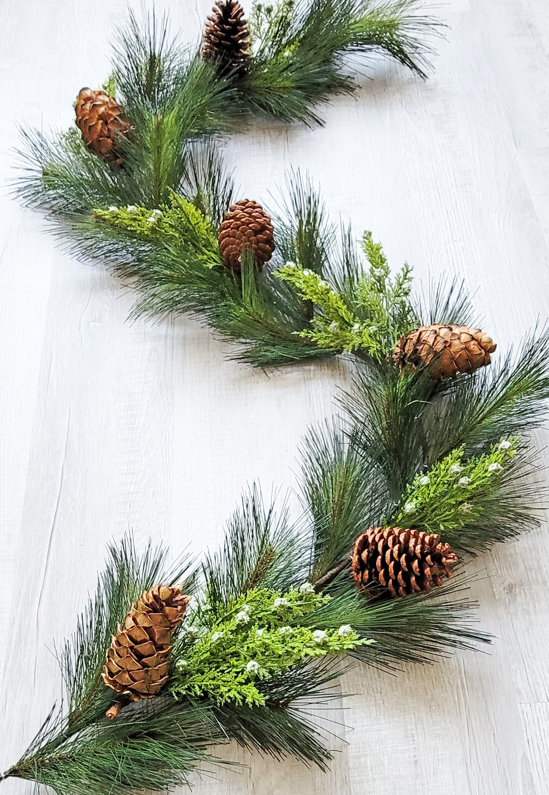 Long Needle Pine Garland with Cone Default