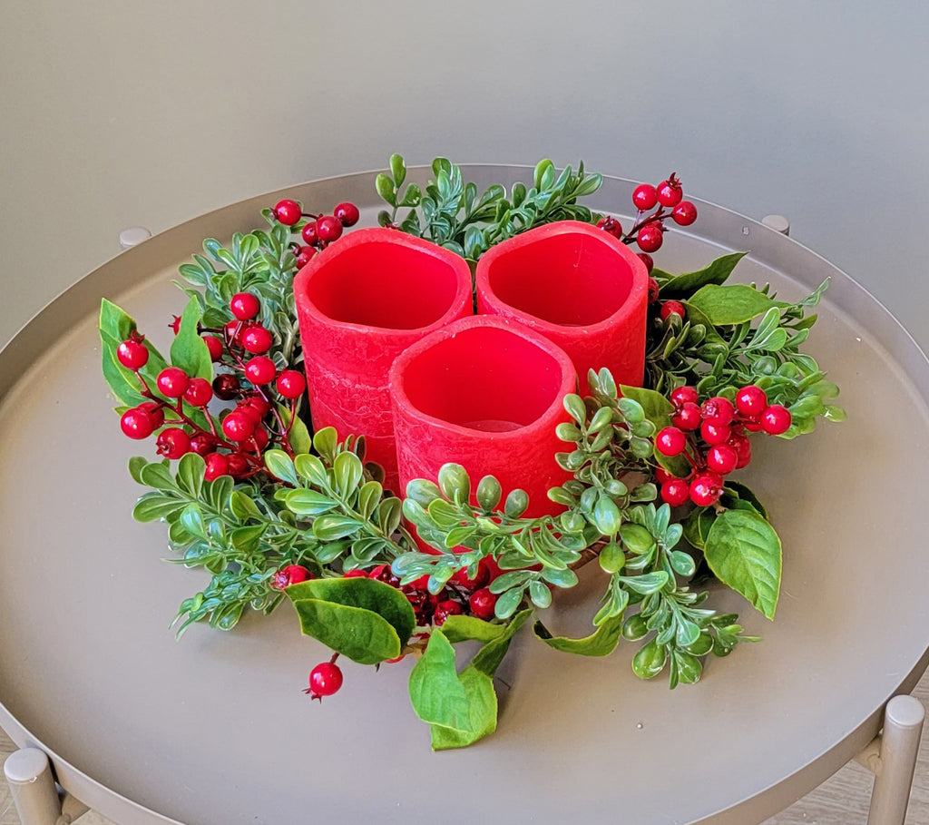 Christmas Boxwood Berry Candle Ring 6"