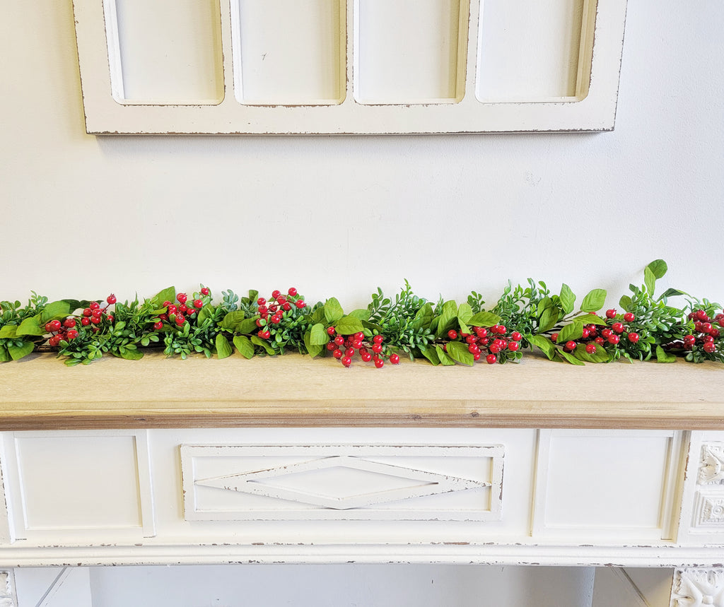 Christmas Boxwood Red Berry Garland 58"